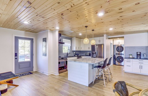Summit Station House | Family Buckeye Lake Retreat: Game Room & Fire Pit!