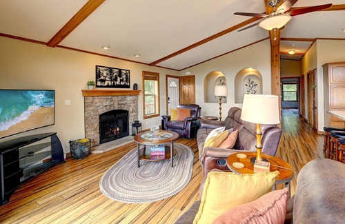 Wisconsin Dells House | Family Cabin Escape with Games Near the Dells