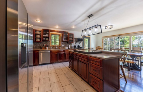 Greenway House | Family Cabin near Mt. Itasca & Trails: Kayaks & firewood Included