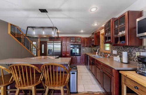 Greenway House | Family Cabin near Mt. Itasca & Trails: Kayaks & firewood Included