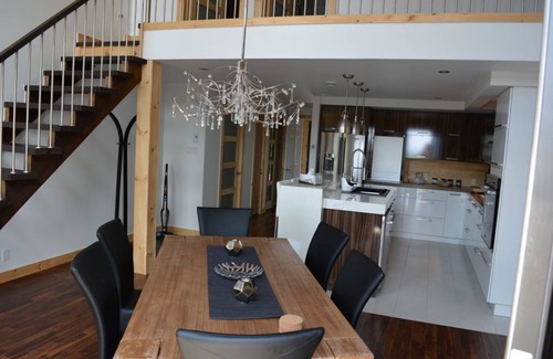 Saint-Joachim Apartment | Family, Comfortable, Luxurious with Spa (Unit 2)