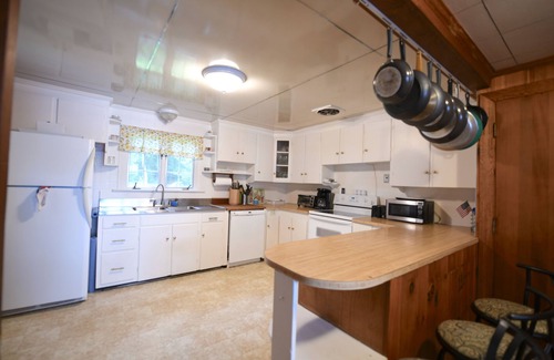 South Casco House | Family compound on Thomas Pond featuring main house and two small cottages.