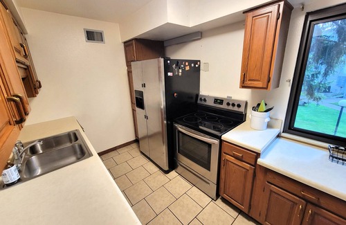 Southwyck Condo | Family Condo minutes from Turnpike, US 23, I75, and Downtown Toledo