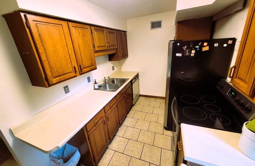 Southwyck Condo | Family Condo minutes from Turnpike, US 23, I75, and Downtown Toledo