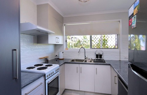 Bargara Cottage | Family cottage for the perfect getaway, quiet area with great sized back yard to bring you pet
