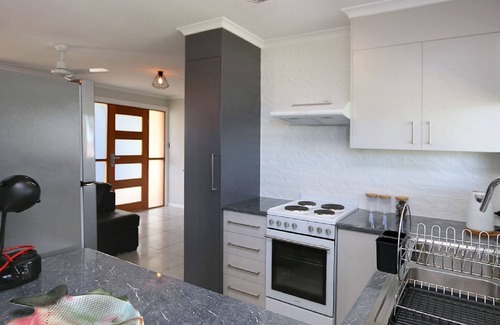 Bargara Cottage | Family cottage for the perfect getaway, quiet area with great sized back yard to bring you pet