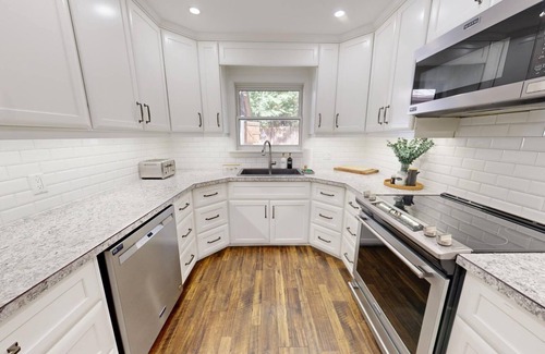 Lambton Shores Cottage | Family Cottage | Games Room | Soft Tub | Bonfire