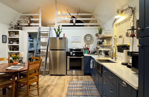 Harper Cabin | Family & Dog Friendly Cabin ~ Peaceful Hill Country Escape ~Night Skys