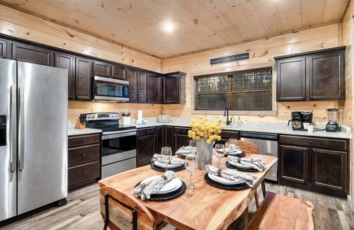 Sevierville Cabin | Family & Dog-Friendly | 5 Bedrooms | Hot Tub