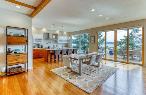 Brinnon House | Family & dog-friendly waterfront home w/free WiFi & a full kitchen