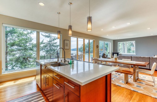 Brinnon House | Family & dog-friendly waterfront home w/free WiFi & a full kitchen
