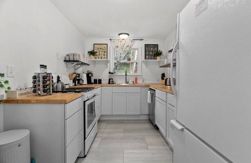 Rosedale House | Family Favorite 6BR Near Westport/KU Med