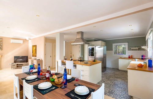 Calahonda Villa | Family friendly 3 bedroom property in the heart of Calahonda