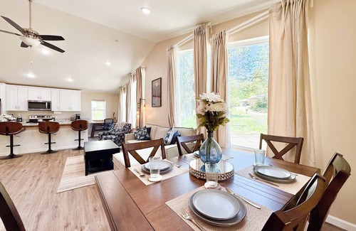 Mariposa House | Family-Friendly 2-bedroom house with AC, WiFi near Yosemite Valley