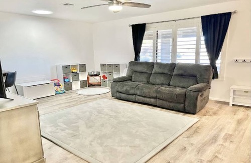 Prescott Country Club House | Family-friendly 2-bedroom 2-bathroom home with fenced backyard, toys, AC, WiFi
