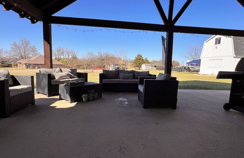Midlothian House | Family friendly, 3-bedroom house in Midlothian with 1.3 acres, big patio, fishin