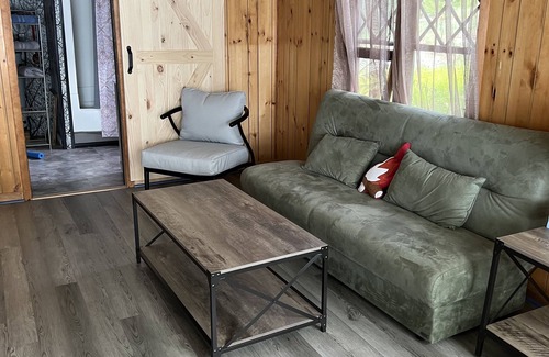 Grenell Cottage | Family friendly 3 bedroom Cottage with deck