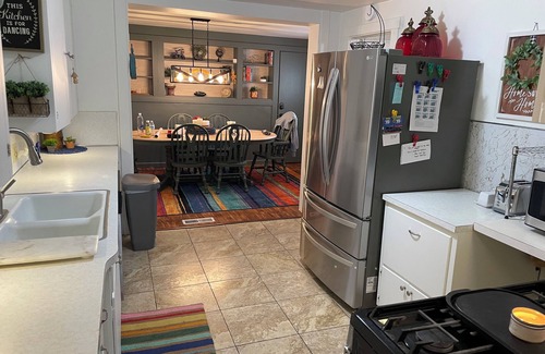 Spanish Fork House | Family-friendly 3 bdrm, office, large open kitchen with dining area & library.