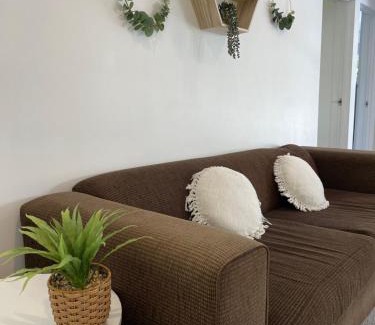 Murrays Bay Apartment | family friendly 3BR flat - 3min walk to the beach - self contained
