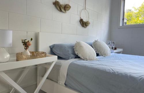 Murrays Bay Apartment | family friendly 3BR flat - 3min walk to the beach - self contained