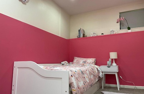 Murrays Bay Apartment | family friendly 3BR flat - 3min walk to the beach - self contained