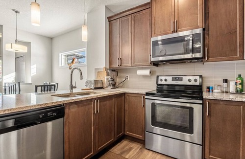 Cochrane House | Family-Friendly 3BR: Rockies Fun & Cochrane Charm