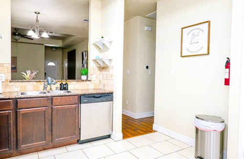 Lake Dallas House | Family-Friendly 3BR Retreat Sleeps 10 King Suite Bunks and Office
