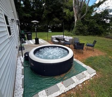 Paw Creek House | Family-Friendly 3BR w Hot Tub Games