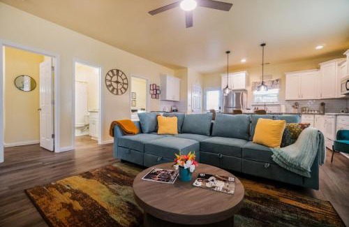 Paw Creek House | Family-Friendly 3BR w Hot Tub Games