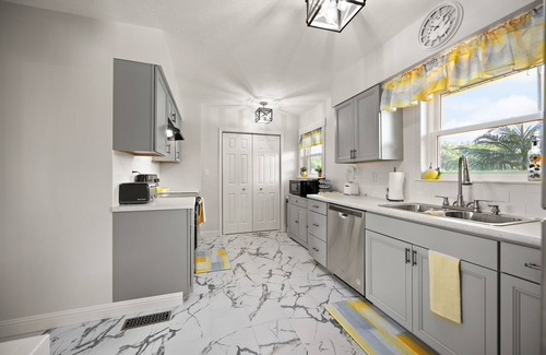 Somerset House | Family friendly 4-bedroom home with room for multiple boat trailers in Somerset