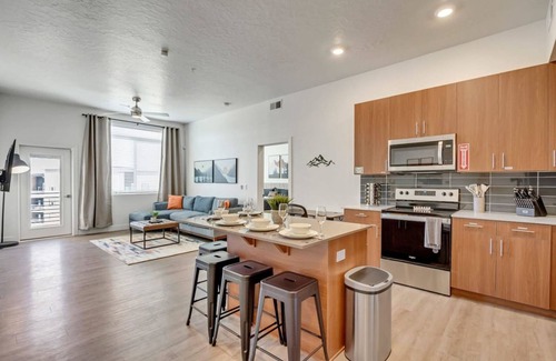 Clearfield Apartment | Family Friendly - 4th Story w Elevator - King Beds