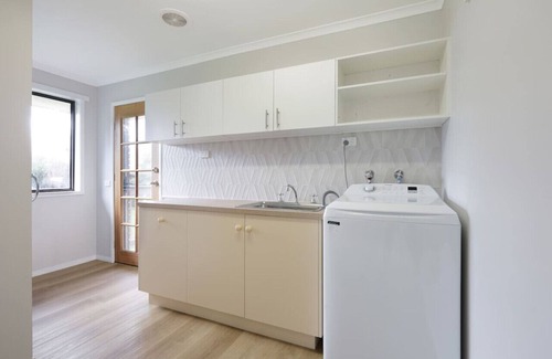 Warrnambool House | Family friendly 5 bedroom house with large yard
