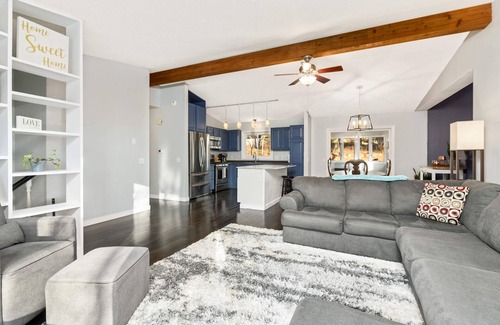 Eagan House | Family-Friendly 5-Bed Retreat