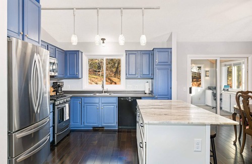 Eagan House | Family-Friendly 5-Bed Retreat