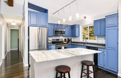 Eagan House | Family-Friendly 5-Bed Retreat