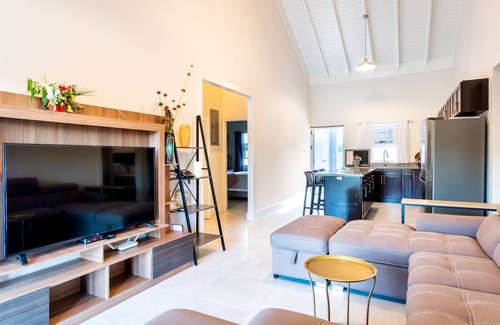Epworth House | Family friendly accessible 3 bedroom bungalow *15 min to Ocho Rios