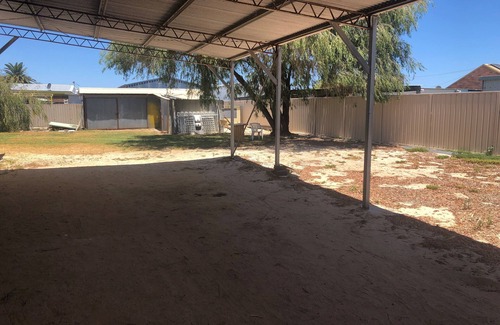 Leeman House | Family friendly accommodation