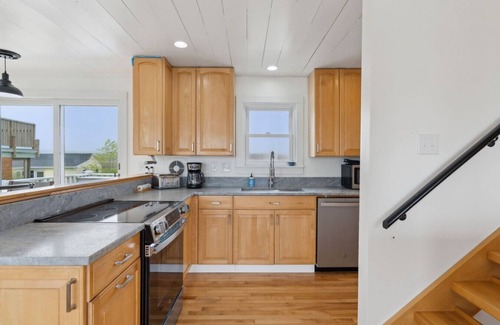 Ogunquit - Wells House | Family-Friendly, Airy 5BR 3-Story Home, Steps to Beach - Sleeps 10