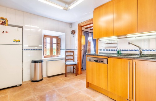 Alaro House | Family-friendly and with a tennis court – Casa María Isabel