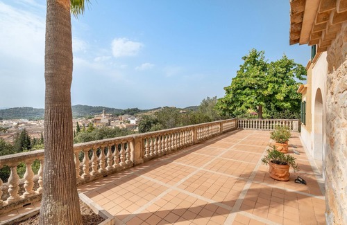 Alaro House | Family-friendly and with a tennis court – Casa María Isabel