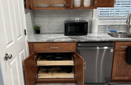 Rimmon Heights Apartment | Family friendly Apartment! Close to downtown events without the noise!