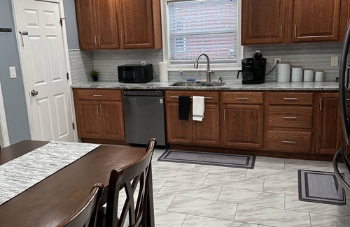 Rimmon Heights Apartment | Family friendly Apartment! Close to downtown events without the noise!