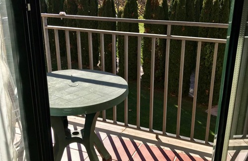 Jaca Apartment | Family-Friendly Apartment with Pool, Balcony, and Parking in Jaca