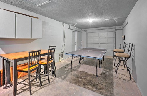Uniontown House | Family-Friendly Barling Retreat: Yard & Deck!