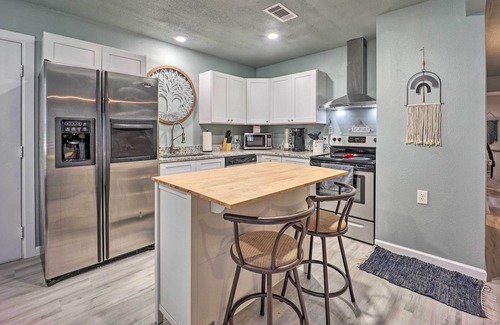 Uniontown House | Family-Friendly Barling Retreat: Yard & Deck!