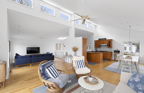 Culloden Shores House | Family Friendly Beach House, Walking distance to Private Beach