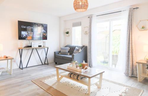 Thorold House | Family-Friendly Boho Stay - Sleeps 10 - Near the Falls