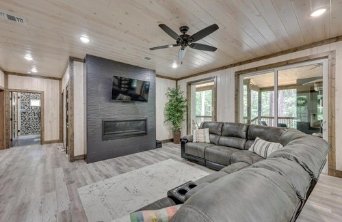 Broken Bow House | Family-Friendly Broken Bow Home with Deck and Grill!