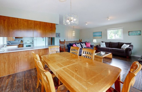 Christina Lake House | Family friendly lake home w/ full kitchen, a large yard, & furnished deck