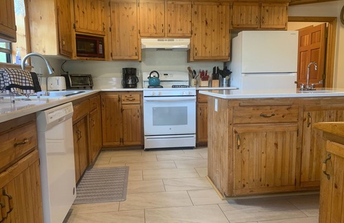 Payson Cabin | Family Friendly Cabin for 6. Ask about Guest Casita for 4 additional guests.